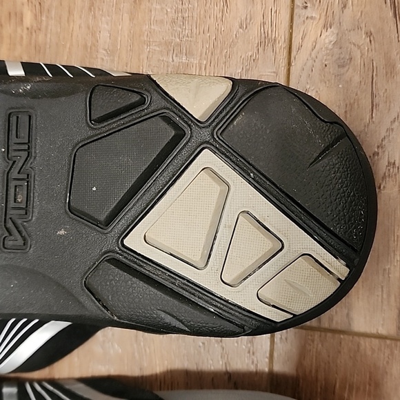 Vionic Men's Flip Flops Black, Gray and Silver size 10 - Picture 10 of 11